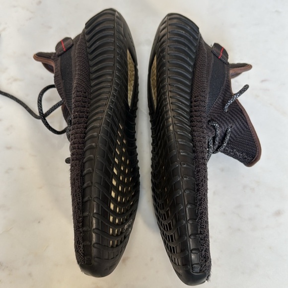 YEEZY sneaker - Picture 5 of 11